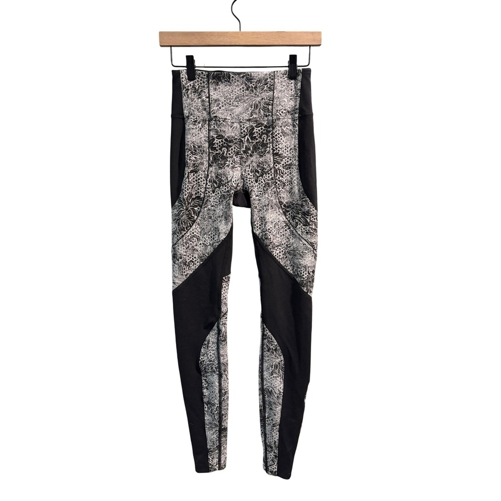 Lululemon‎ Black White Floral Lace Print High Rise Athletic Leggings Size 6